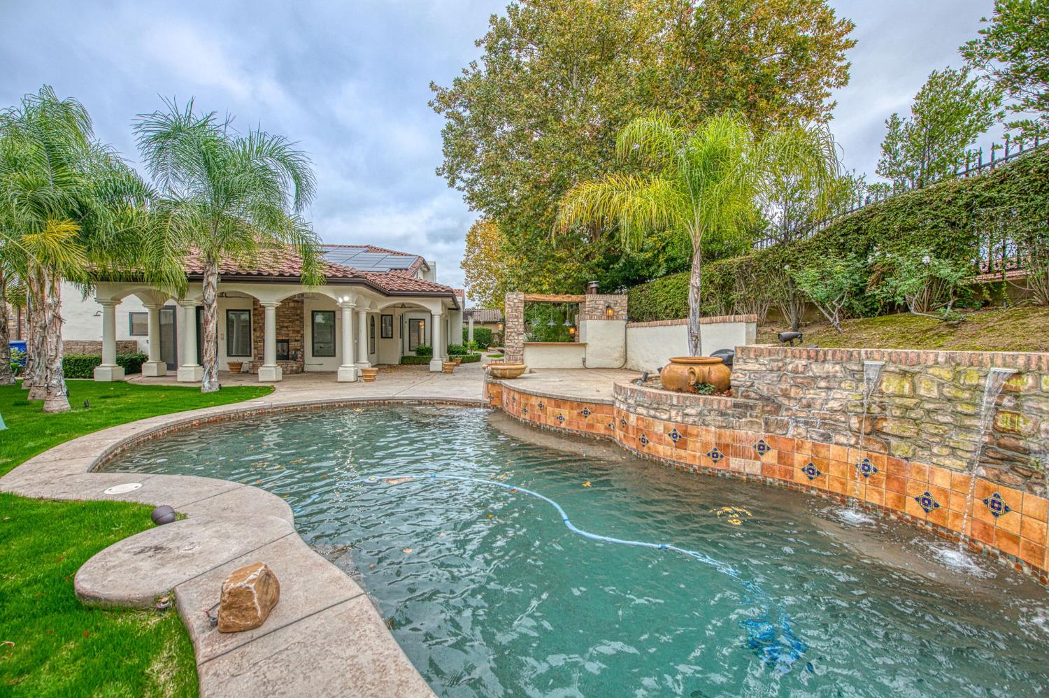 2283 E Sarazen Ave, Fresno, CA 93730