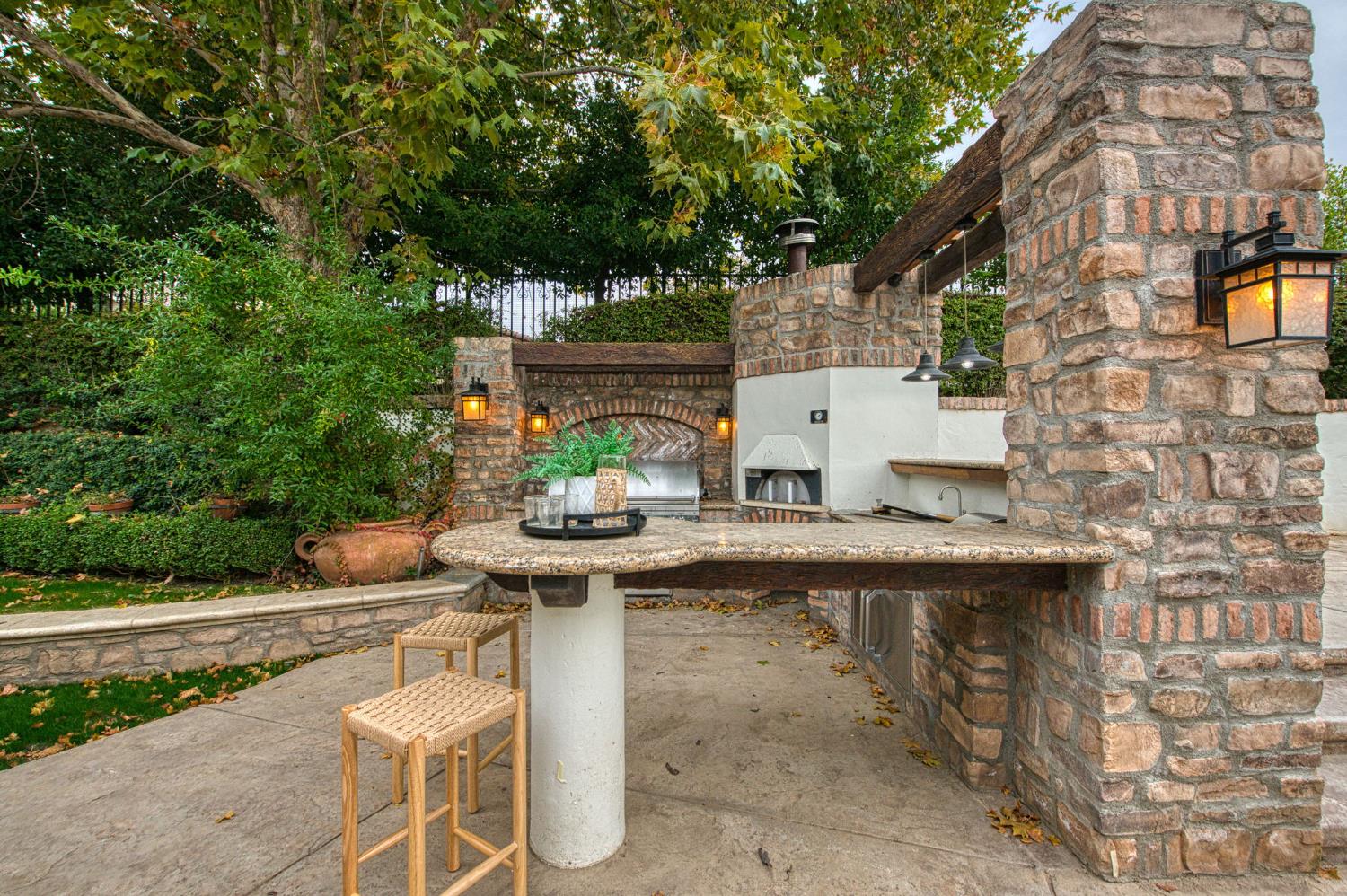 2283 E Sarazen Ave, Fresno, CA 93730