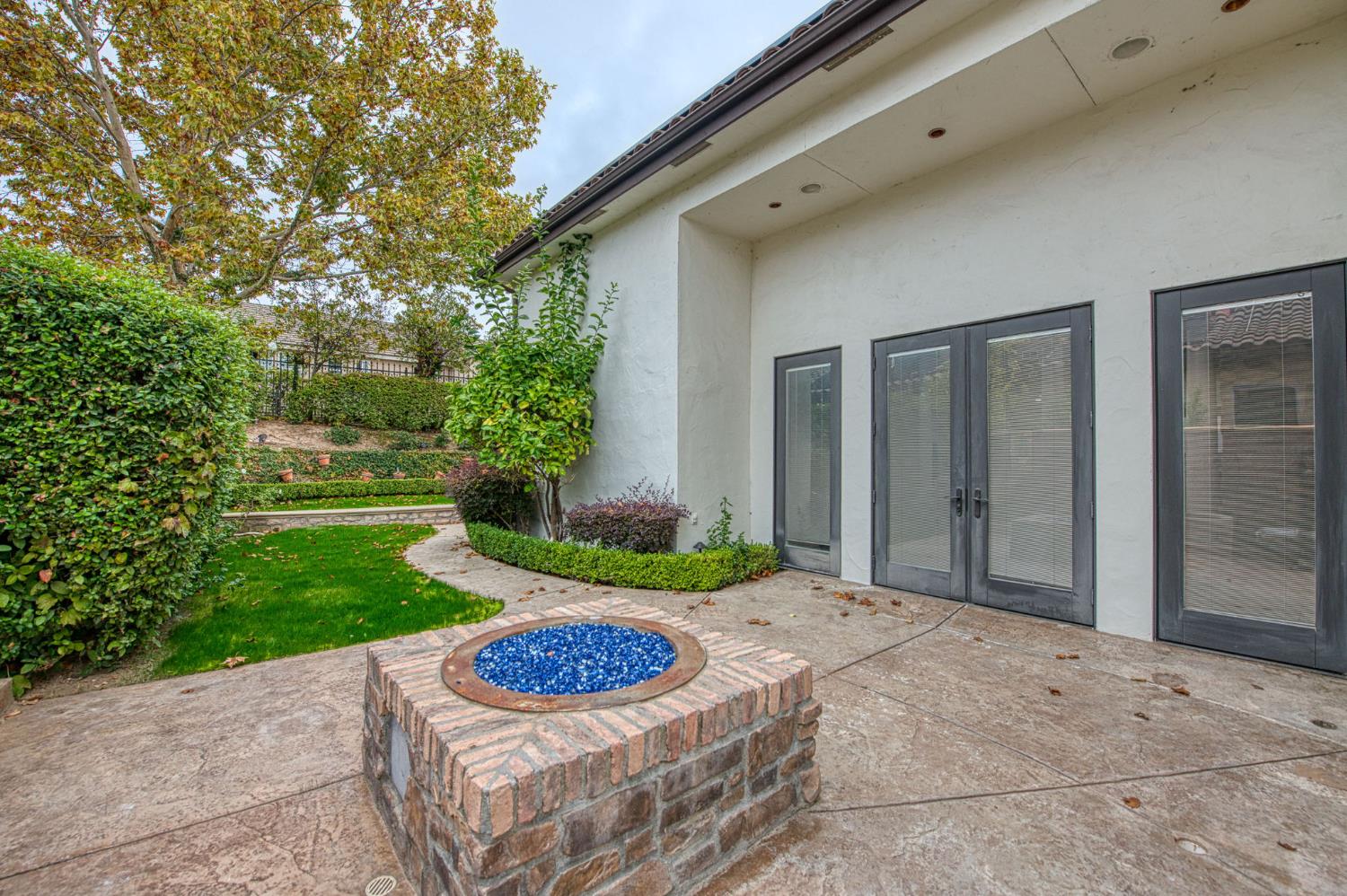 2283 E Sarazen Ave, Fresno, CA 93730