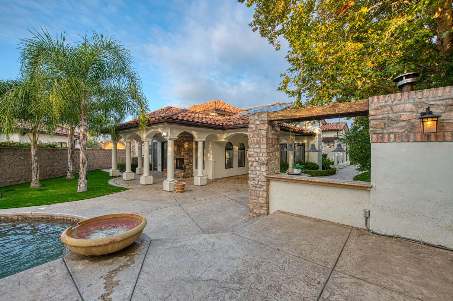 2283 E Sarazen Ave, Fresno, CA 93730