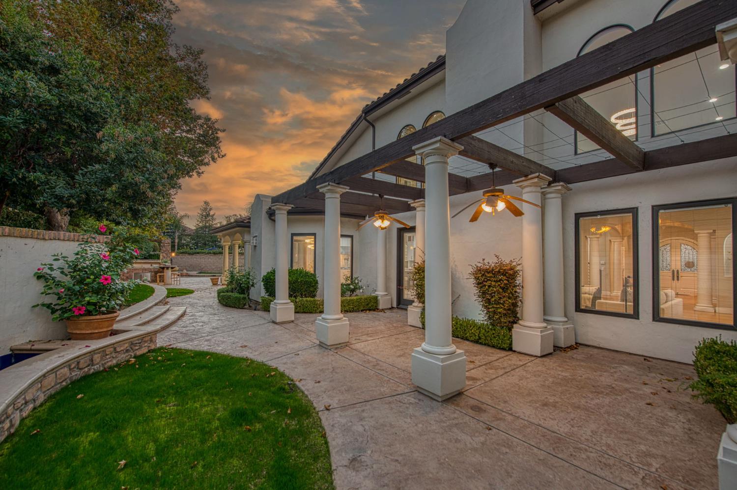 2283 E Sarazen Ave, Fresno, CA 93730