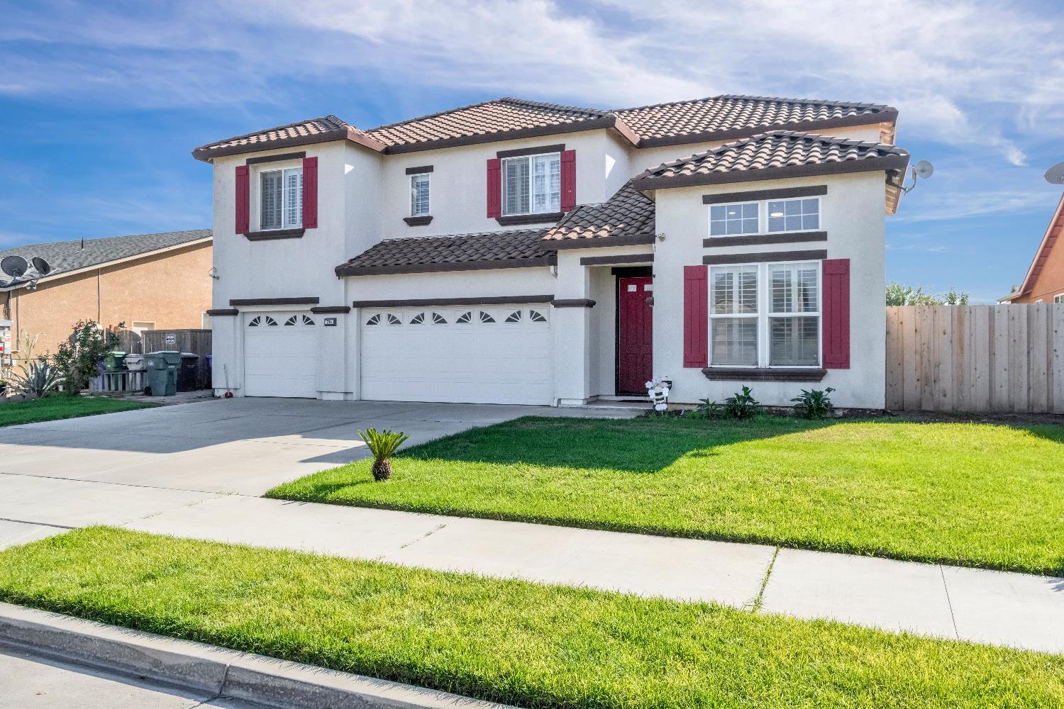 738 W Silvercrest Dr, Lindsay, CA 93247