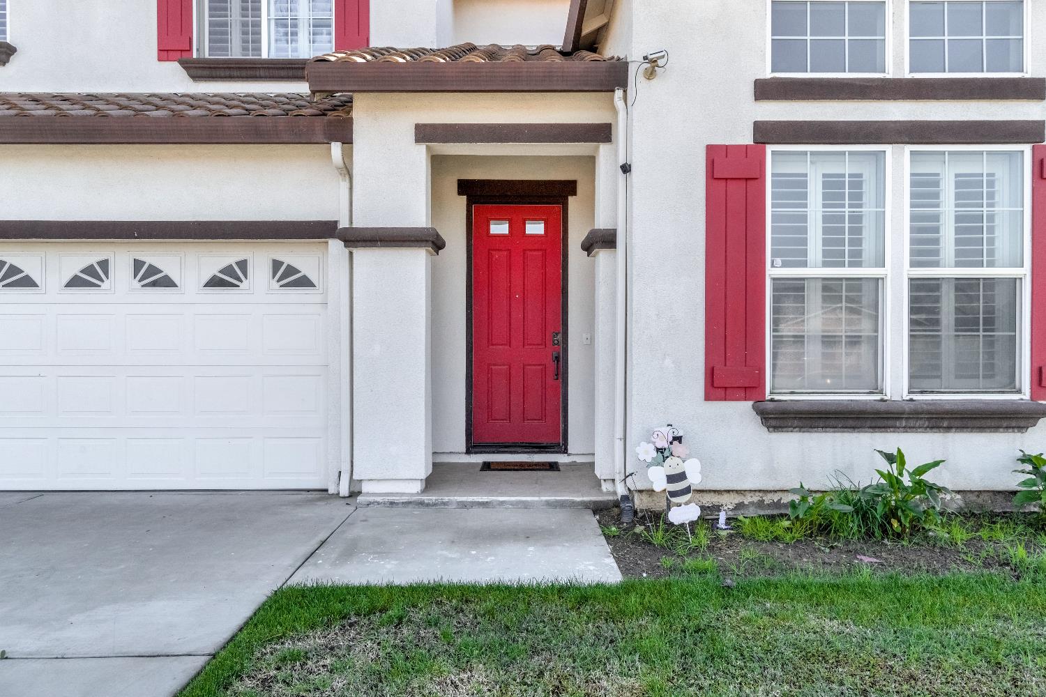 738 W Silvercrest Dr, Lindsay, CA 93247