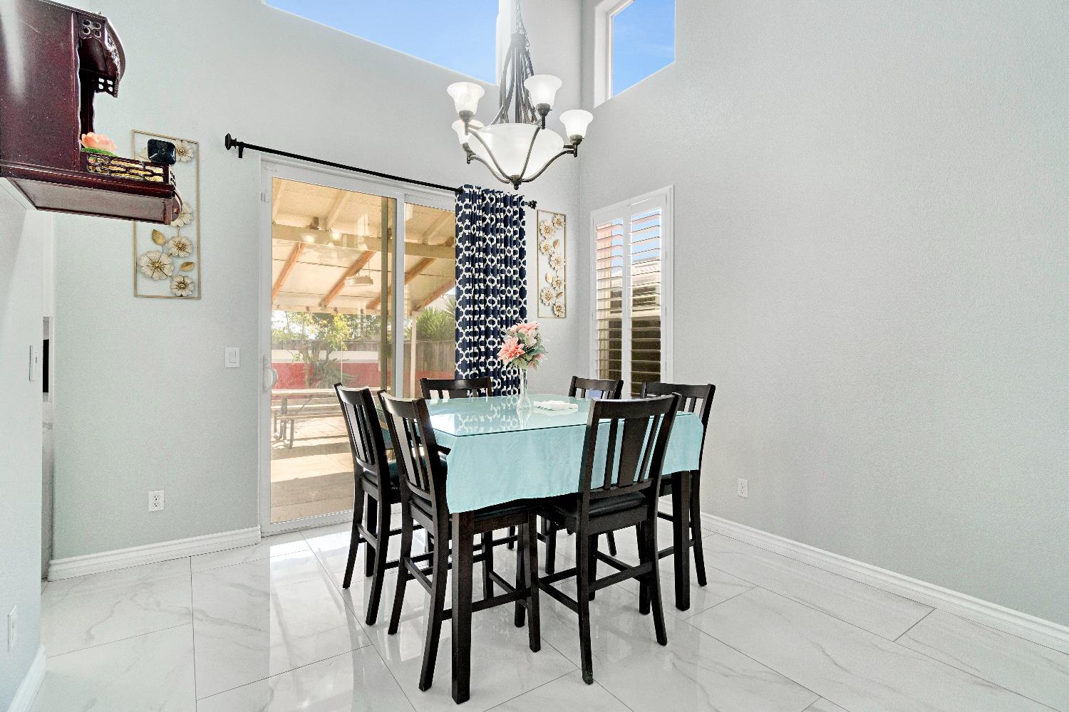 738 W Silvercrest Dr, Lindsay, CA 93247