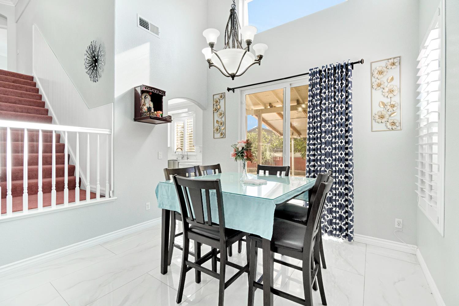 738 W Silvercrest Dr, Lindsay, CA 93247