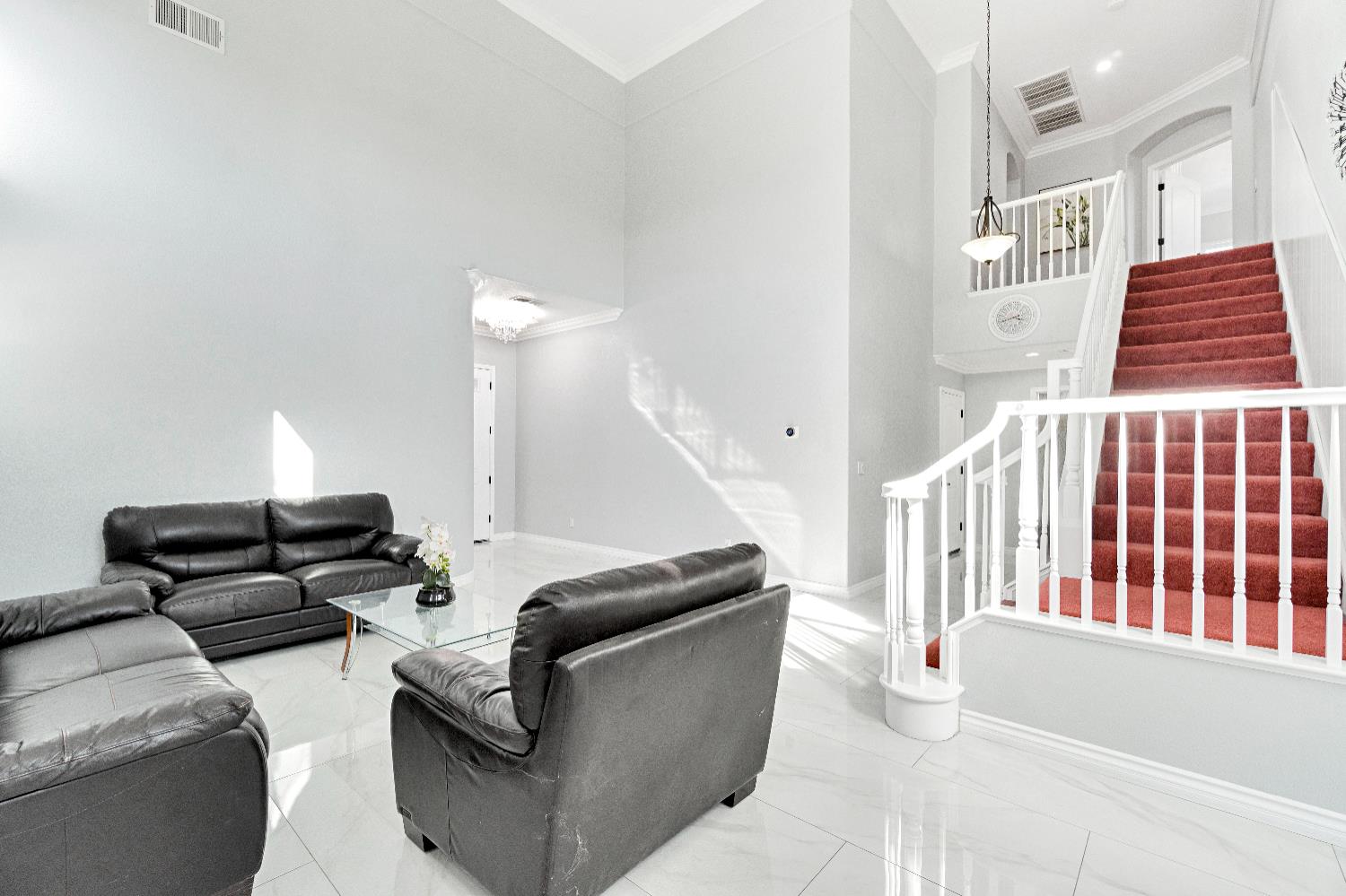 738 W Silvercrest Dr, Lindsay, CA 93247