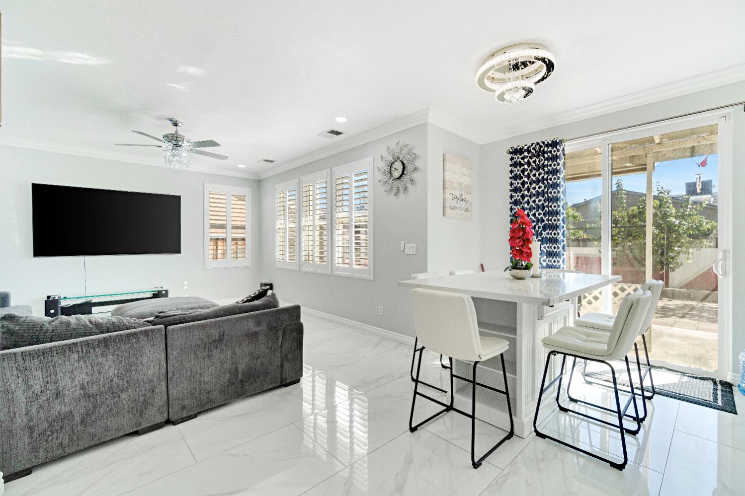 738 W Silvercrest Dr, Lindsay, CA 93247