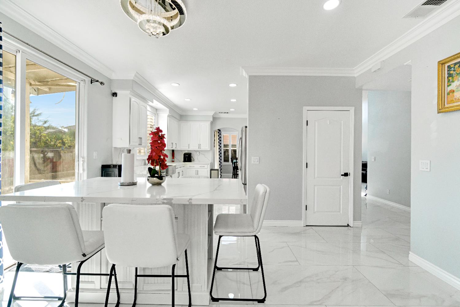 738 W Silvercrest Dr, Lindsay, CA 93247