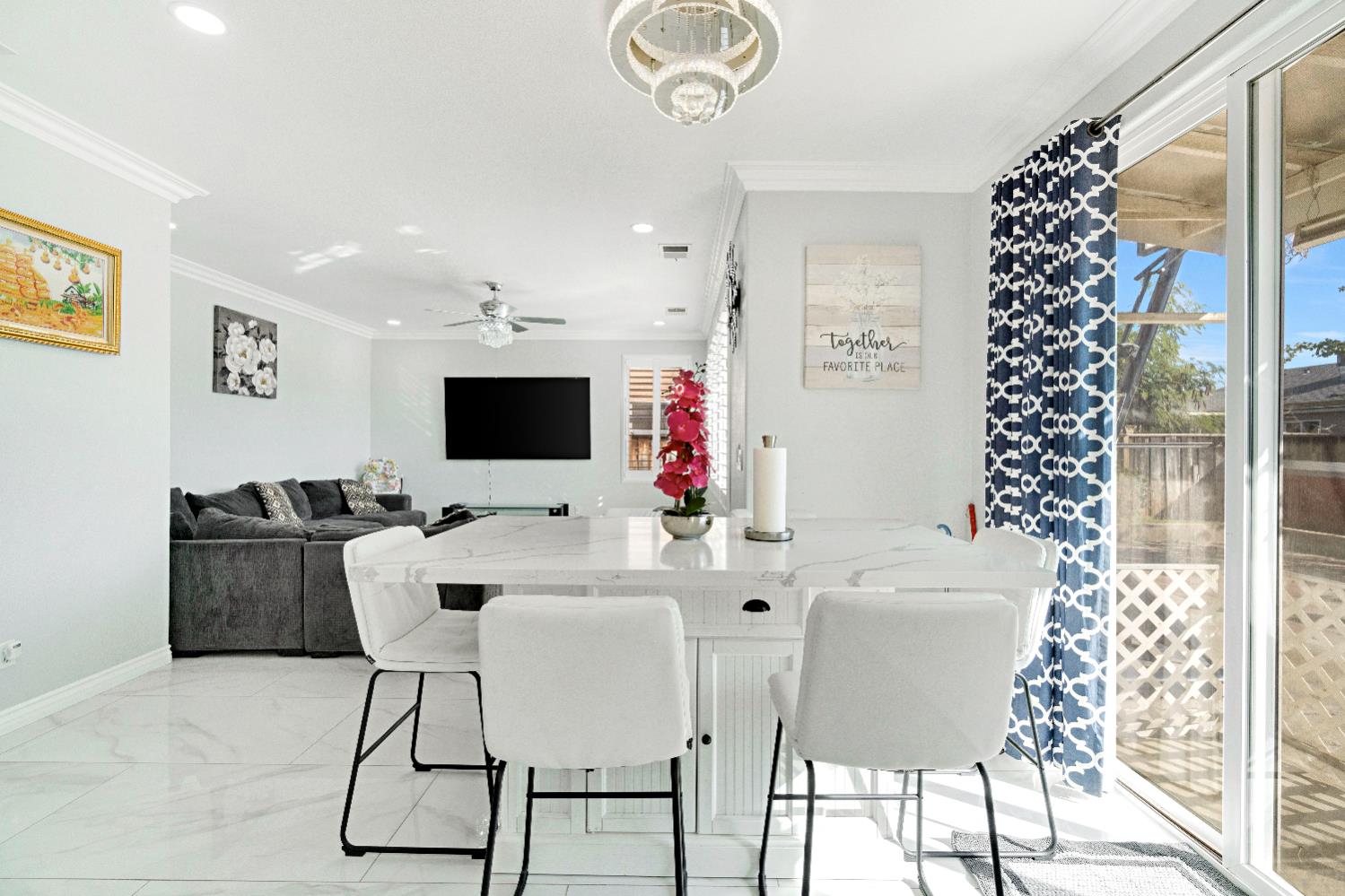 738 W Silvercrest Dr, Lindsay, CA 93247