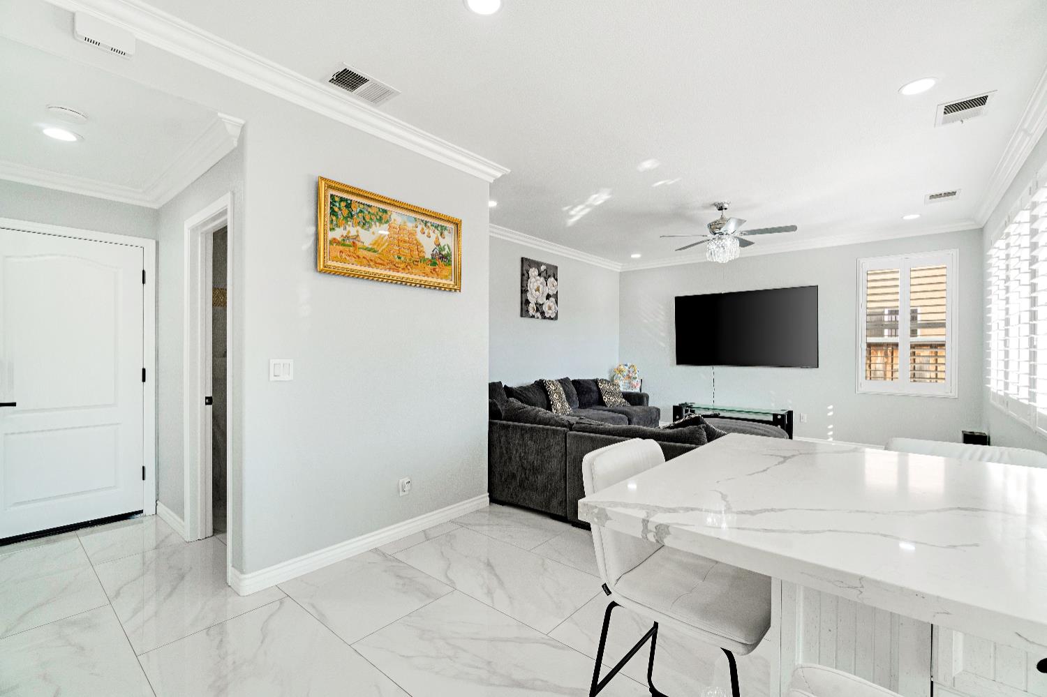 738 W Silvercrest Dr, Lindsay, CA 93247