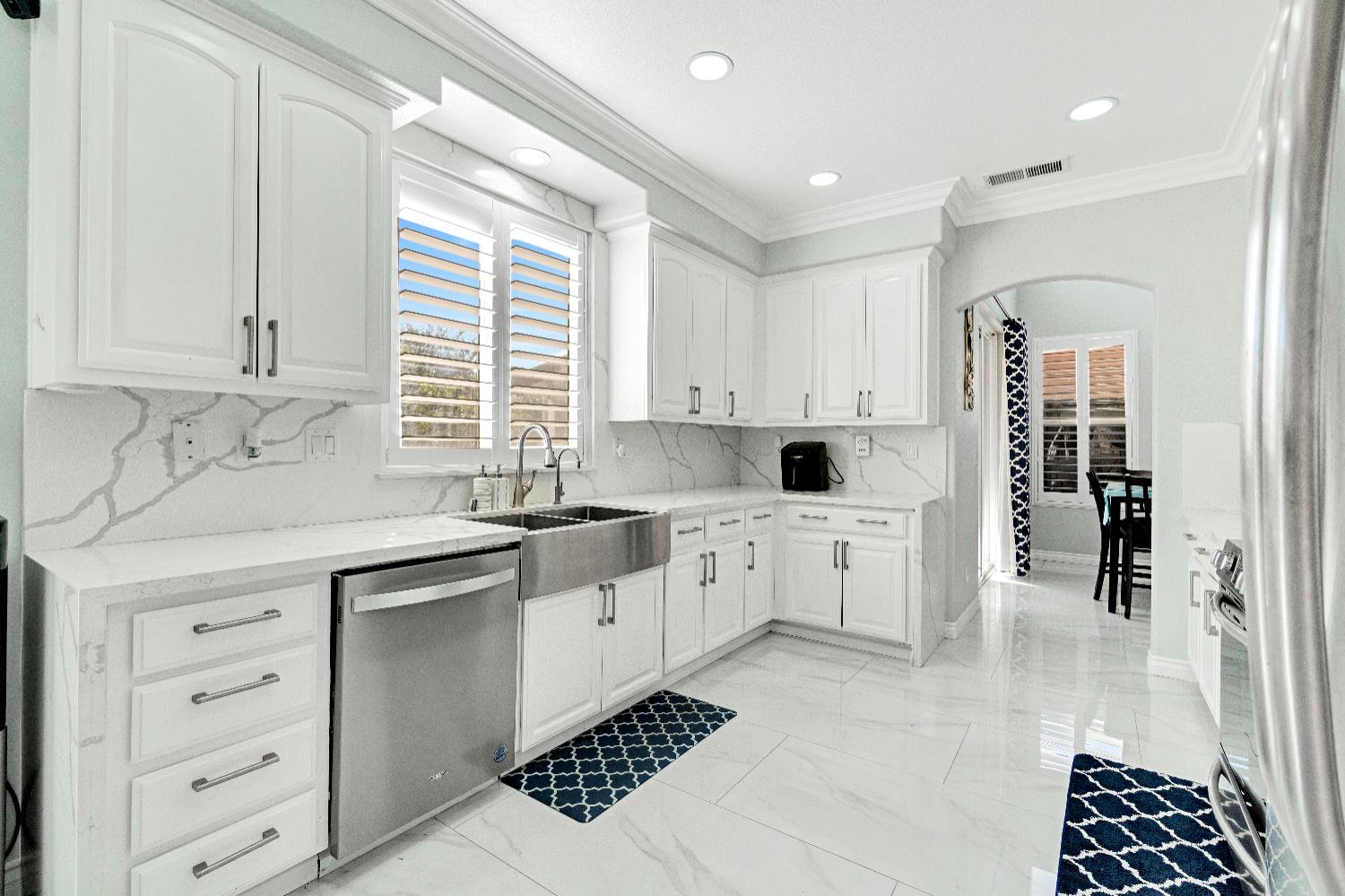 738 W Silvercrest Dr, Lindsay, CA 93247