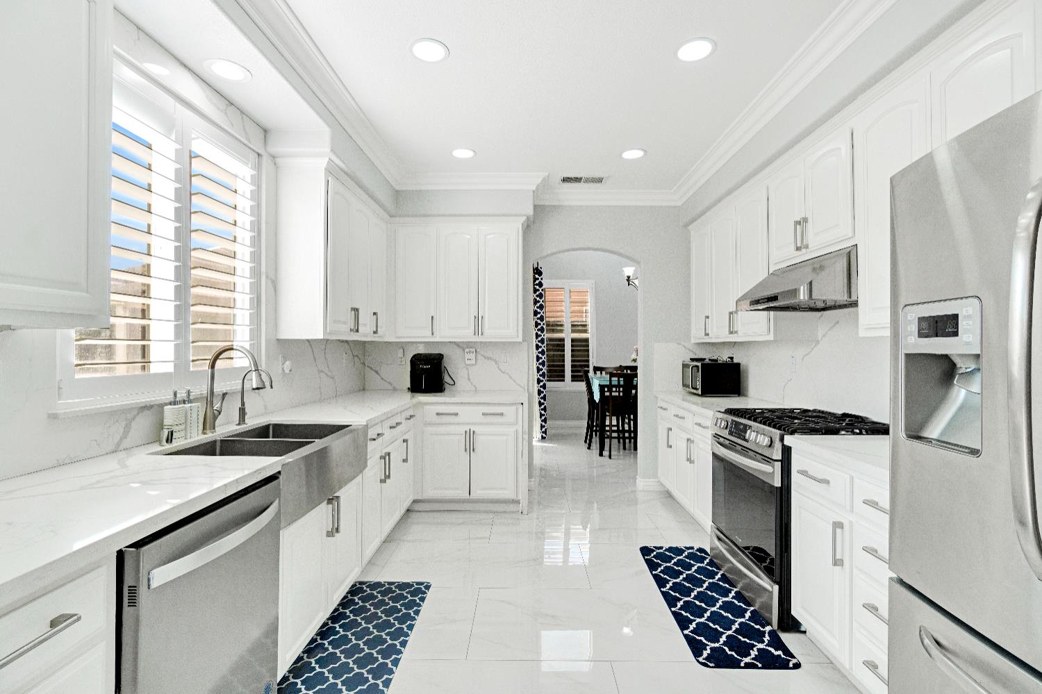 738 W Silvercrest Dr, Lindsay, CA 93247