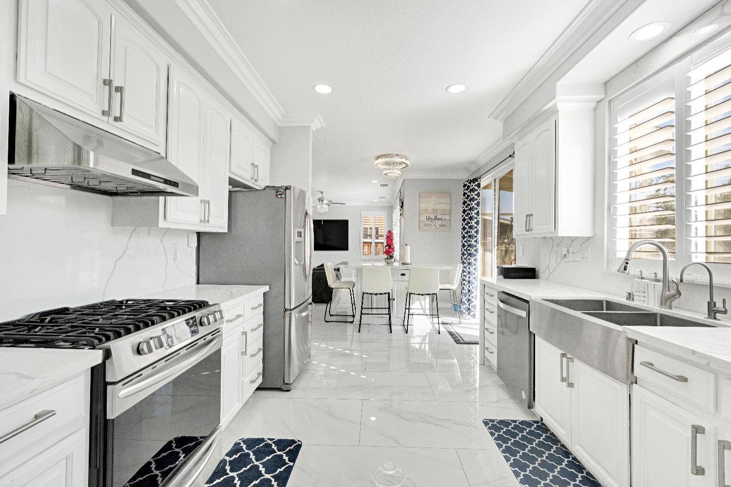 738 W Silvercrest Dr, Lindsay, CA 93247