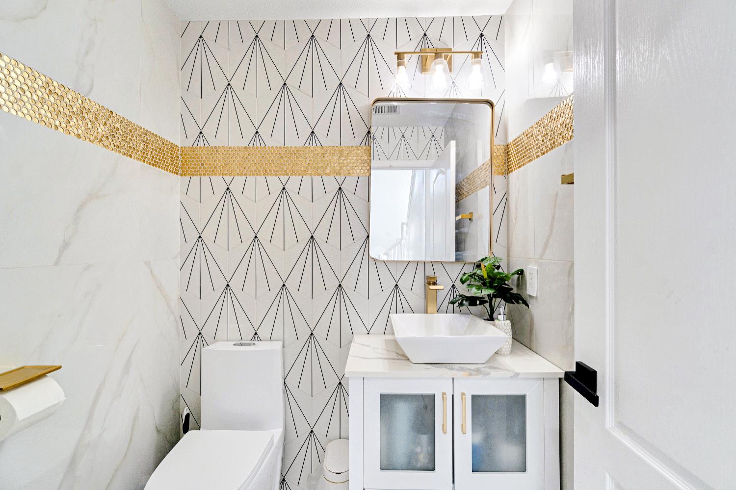 738 W Silvercrest Dr, Lindsay, CA 93247