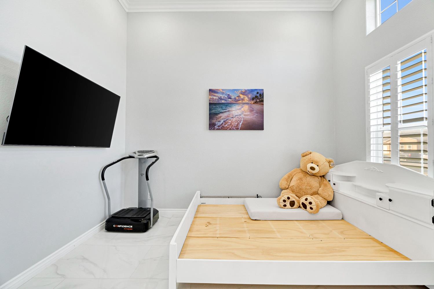 738 W Silvercrest Dr, Lindsay, CA 93247