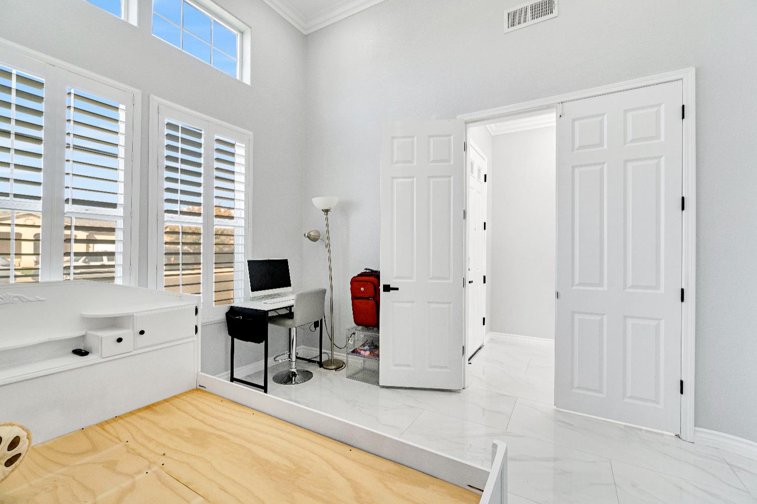 738 W Silvercrest Dr, Lindsay, CA 93247