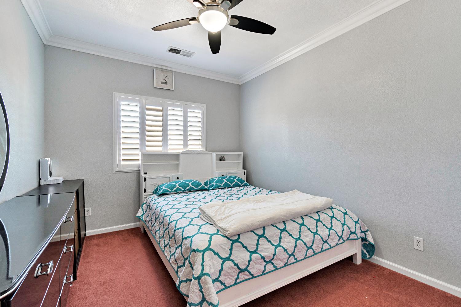 738 W Silvercrest Dr, Lindsay, CA 93247