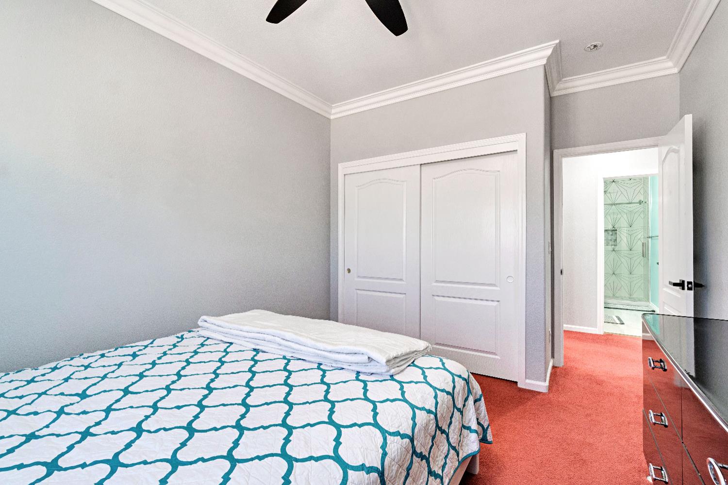 738 W Silvercrest Dr, Lindsay, CA 93247