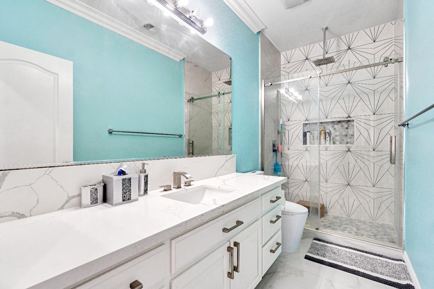 738 W Silvercrest Dr, Lindsay, CA 93247