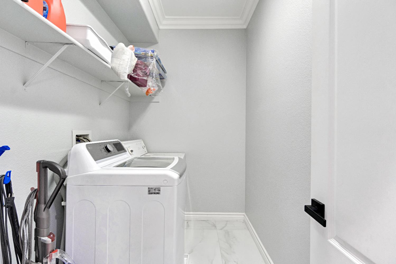 738 W Silvercrest Dr, Lindsay, CA 93247