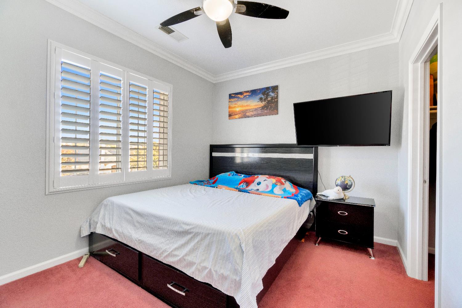 738 W Silvercrest Dr, Lindsay, CA 93247