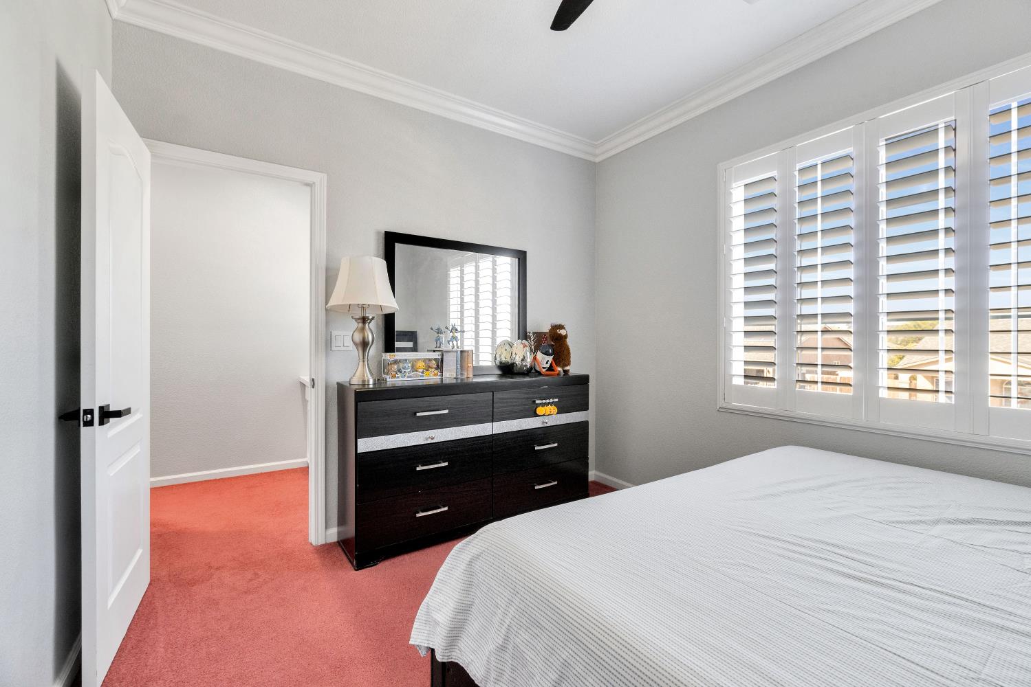 738 W Silvercrest Dr, Lindsay, CA 93247