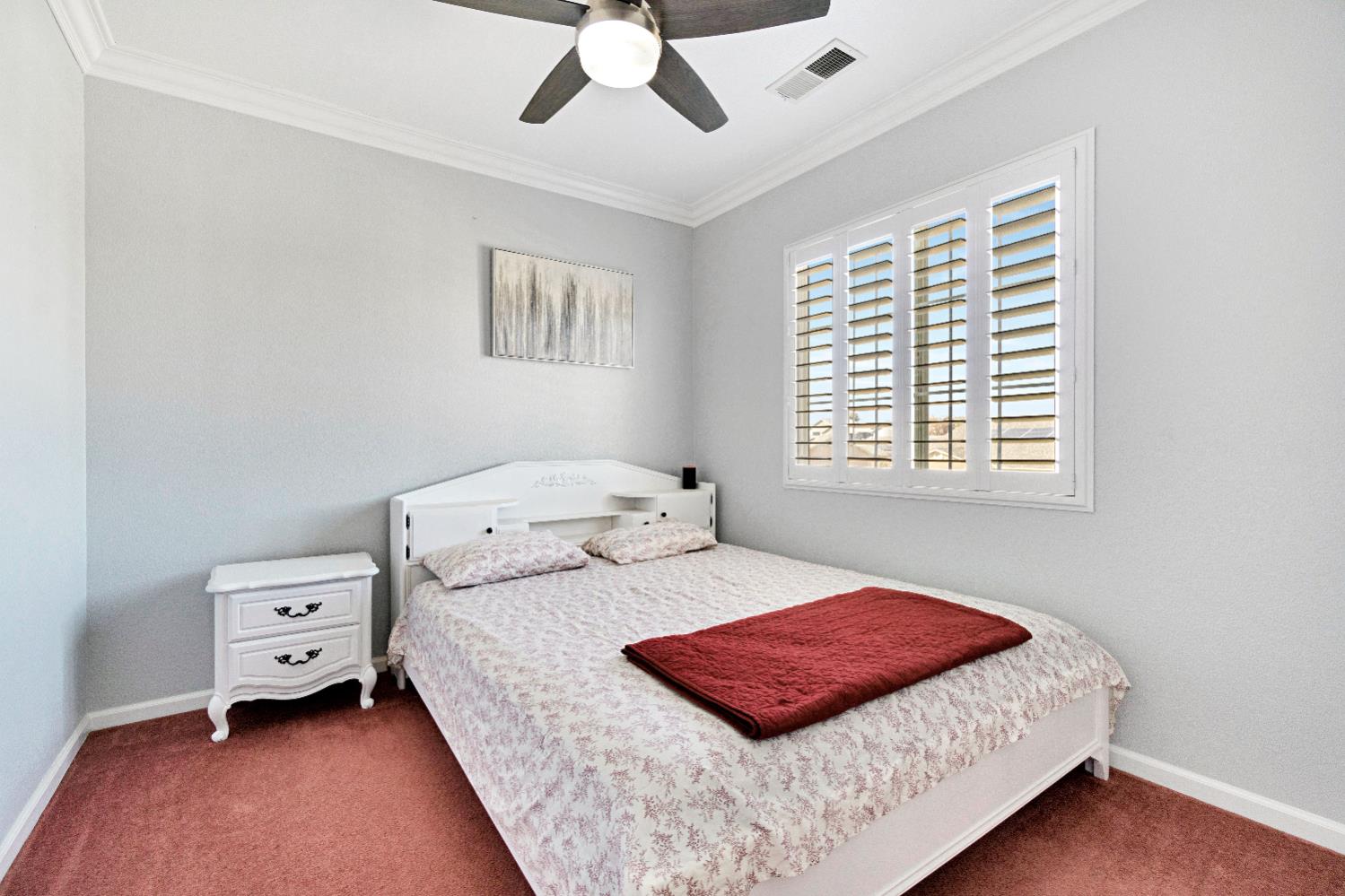 738 W Silvercrest Dr, Lindsay, CA 93247