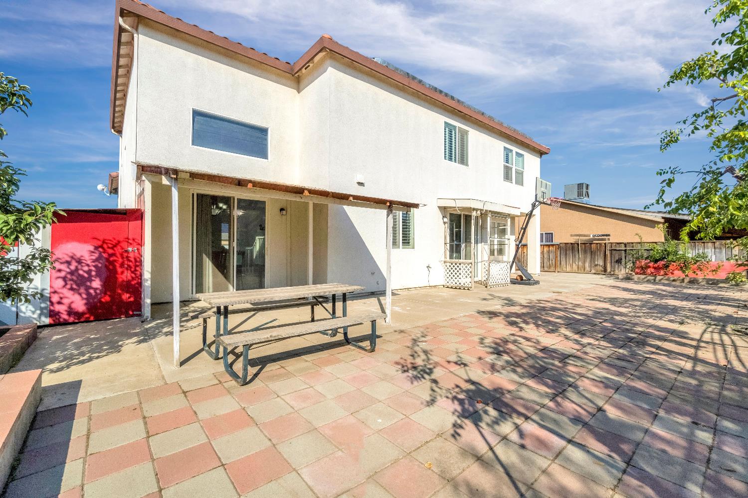 738 W Silvercrest Dr, Lindsay, CA 93247