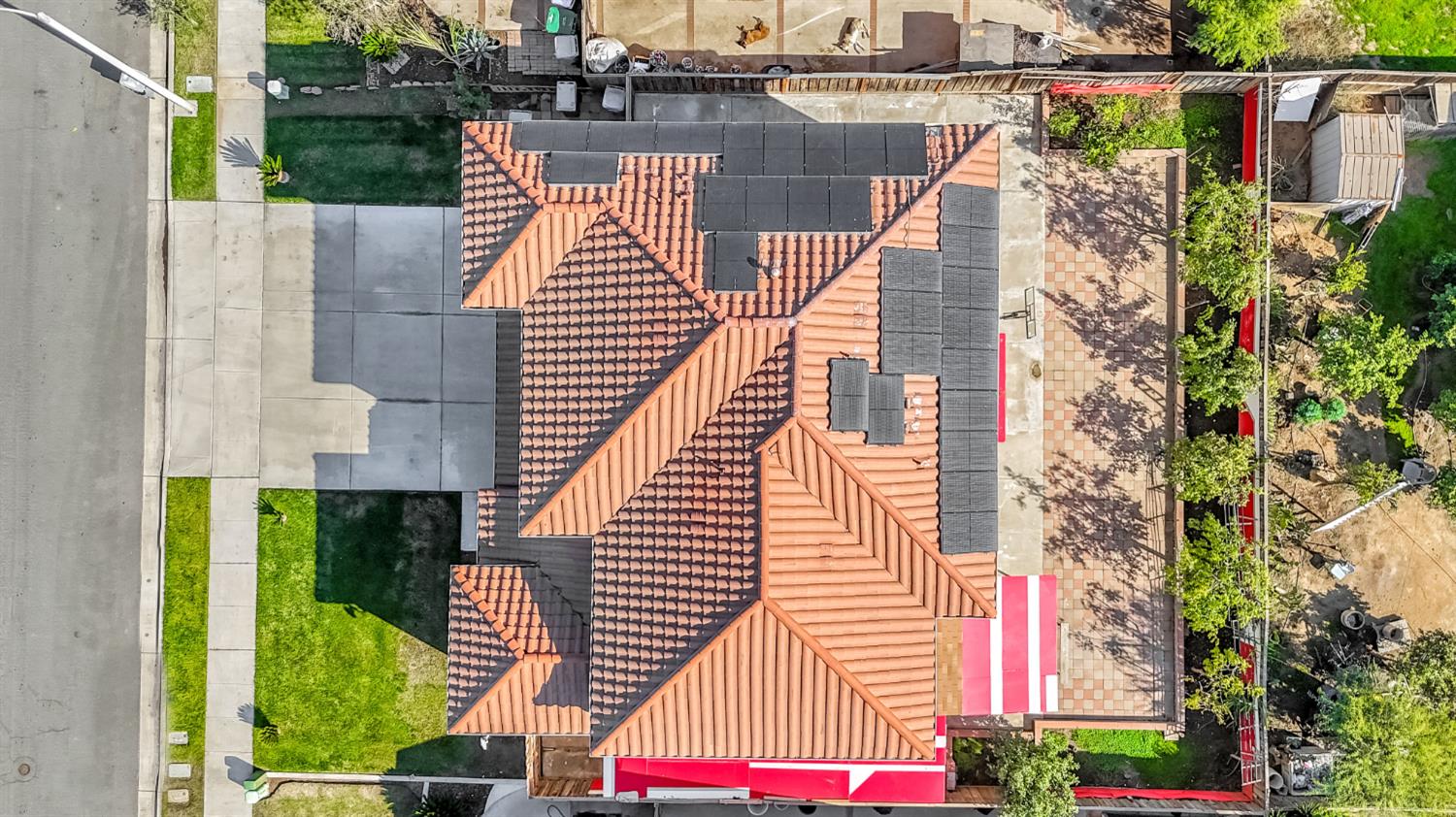 738 W Silvercrest Dr, Lindsay, CA 93247