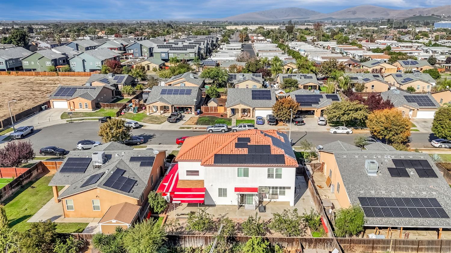 738 W Silvercrest Dr, Lindsay, CA 93247