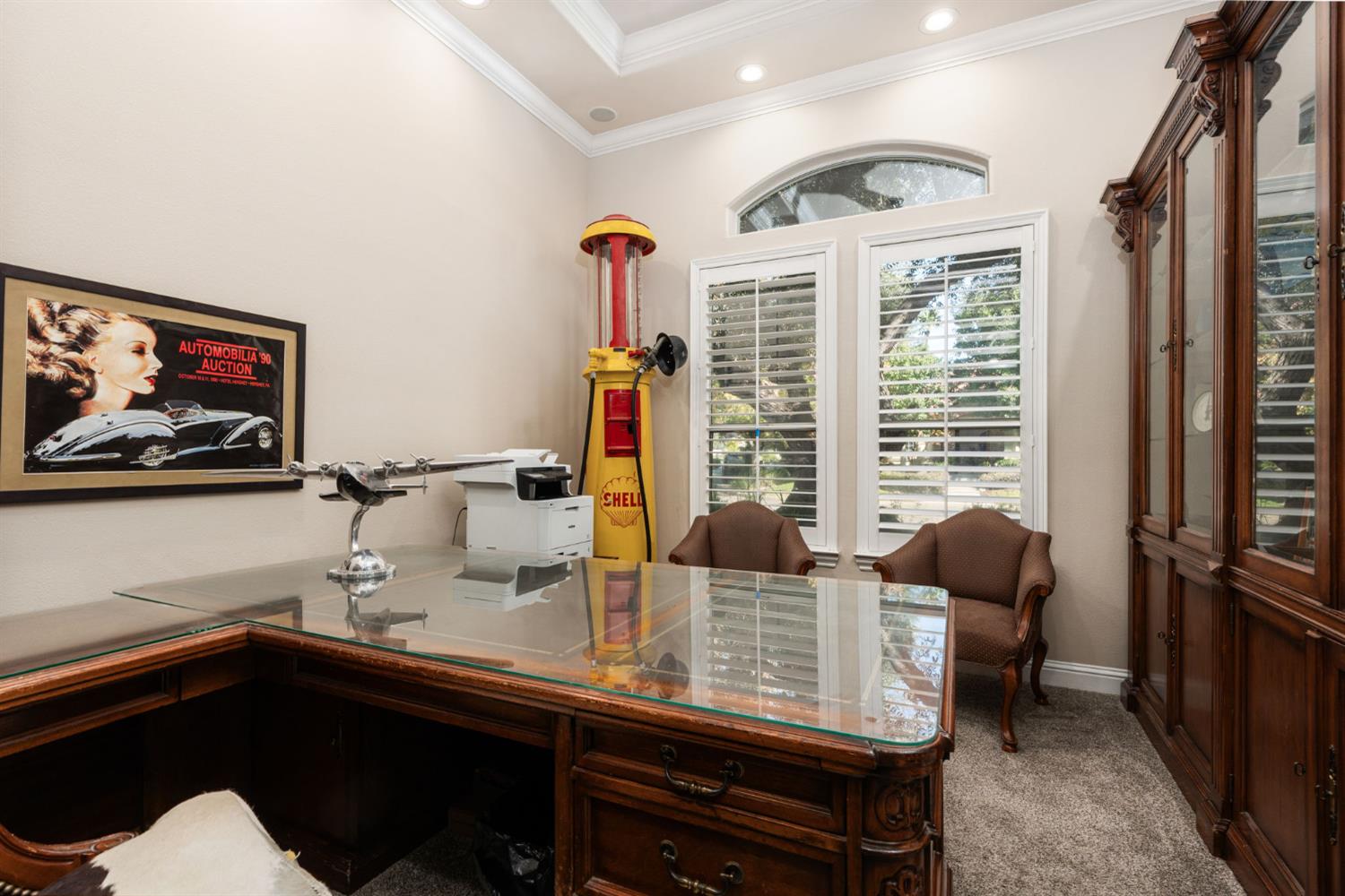 1353 E Saint James Cir, Fresno, CA 93720