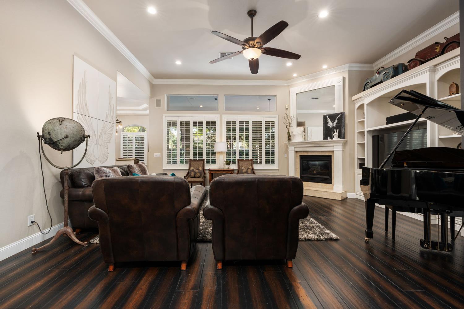 1353 E Saint James Cir, Fresno, CA 93720