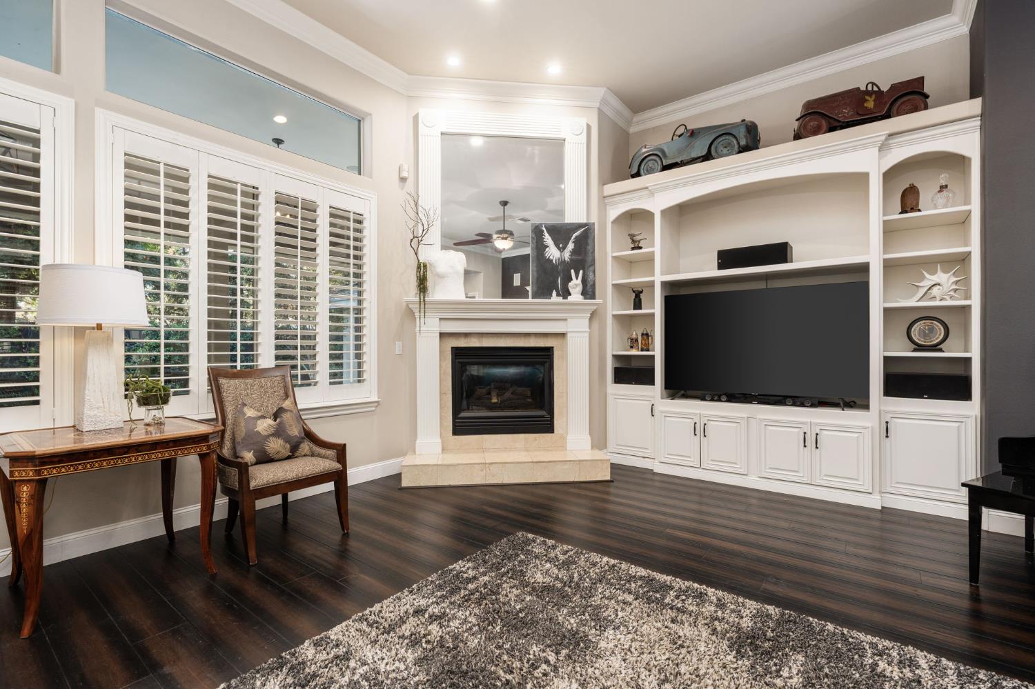 1353 E Saint James Cir, Fresno, CA 93720