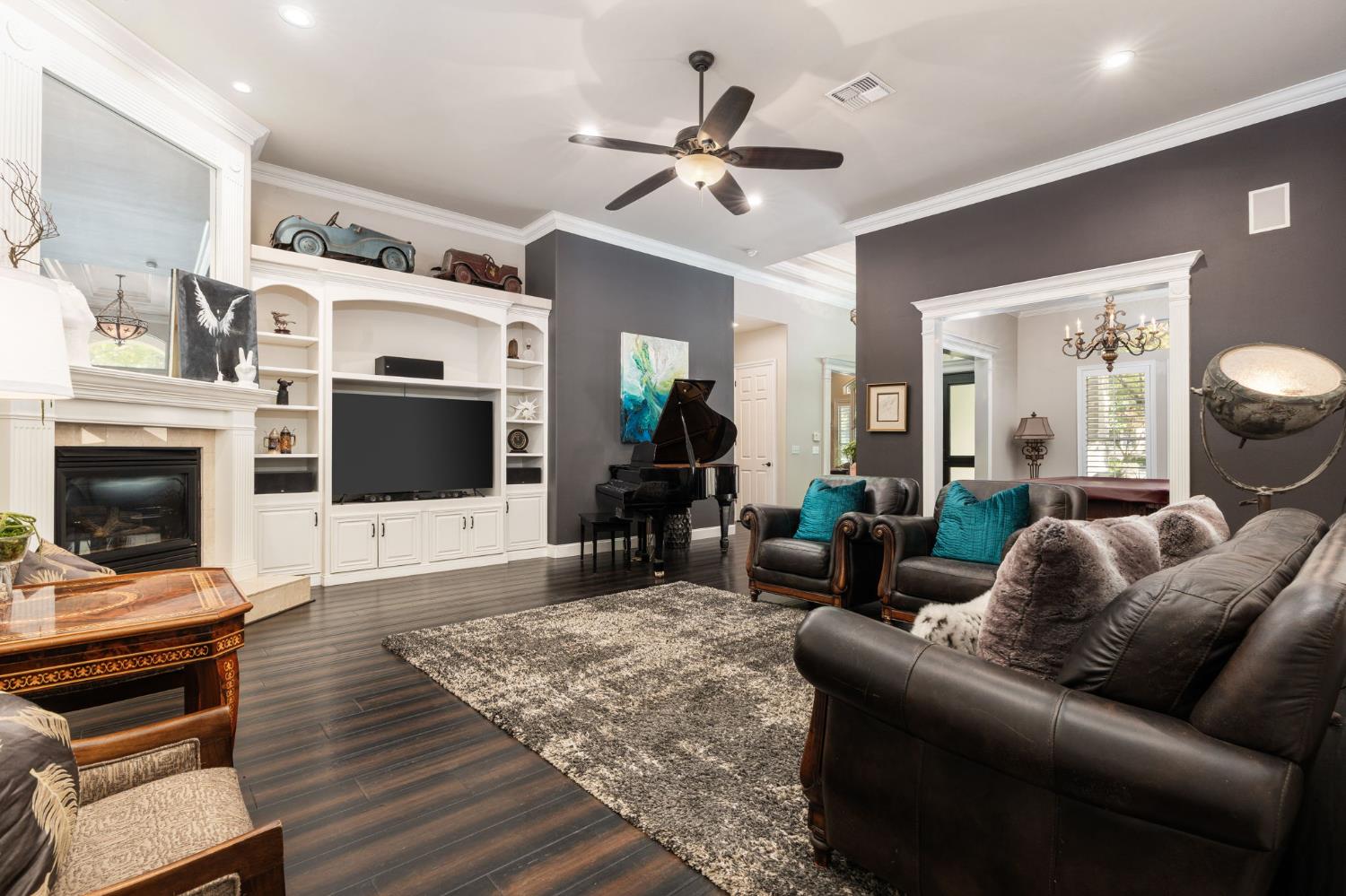 1353 E Saint James Cir, Fresno, CA 93720