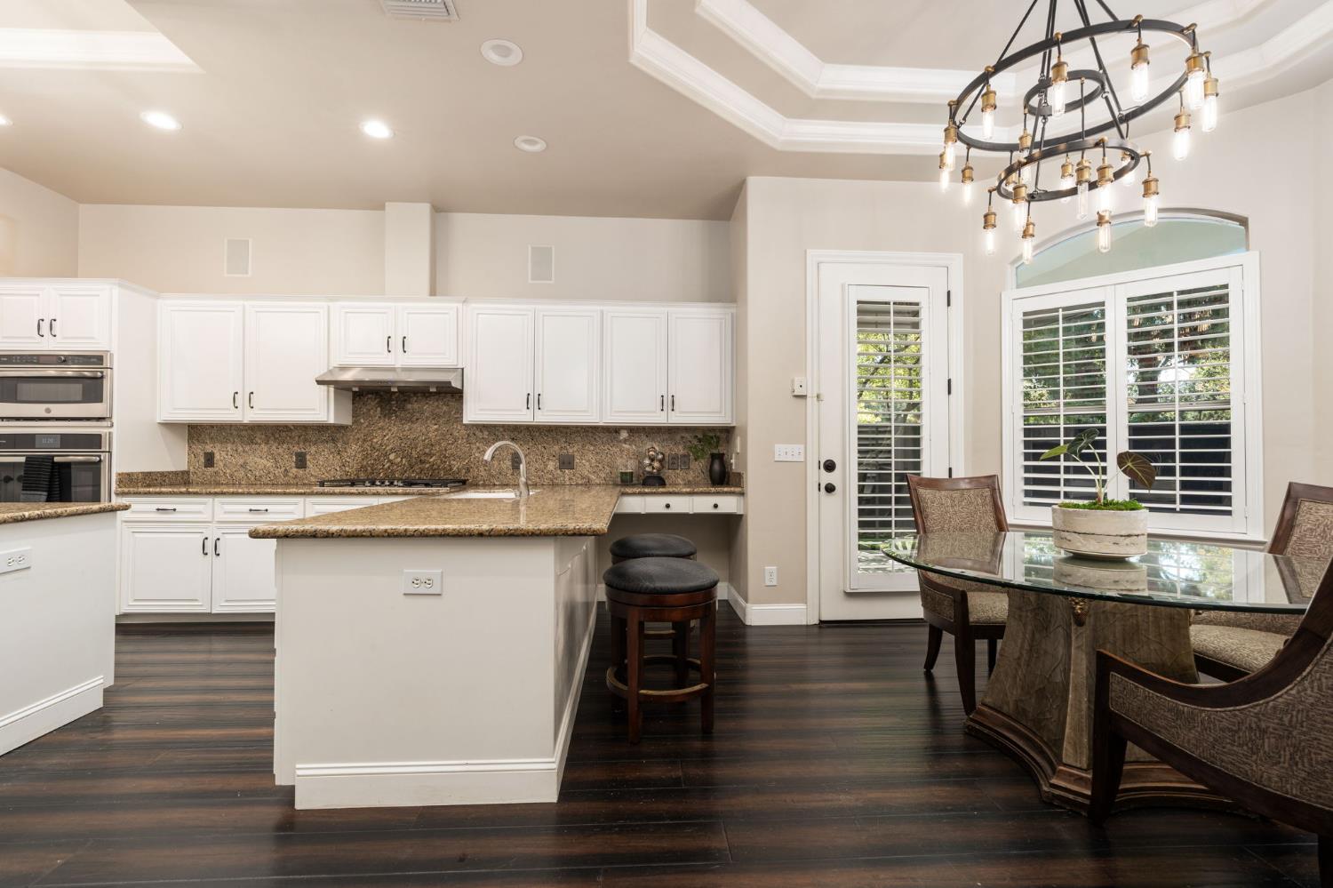 1353 E Saint James Cir, Fresno, CA 93720