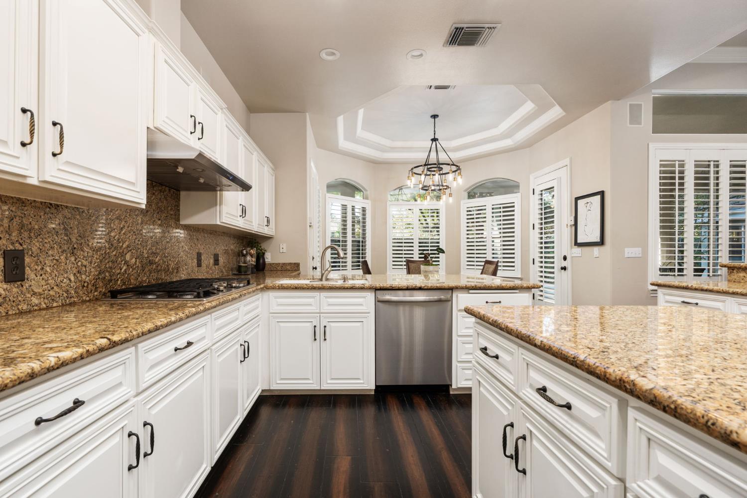 1353 E Saint James Cir, Fresno, CA 93720