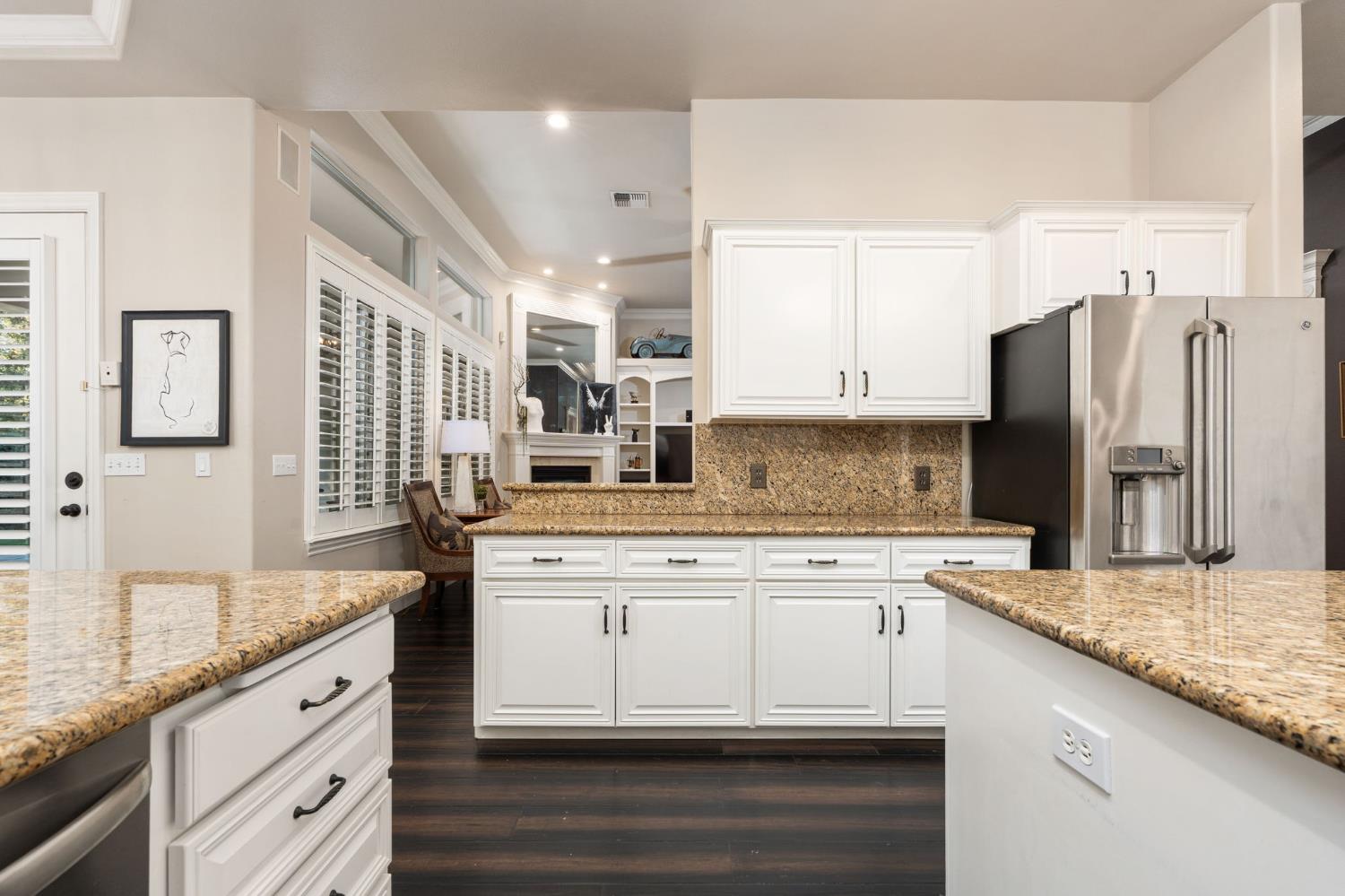 1353 E Saint James Cir, Fresno, CA 93720