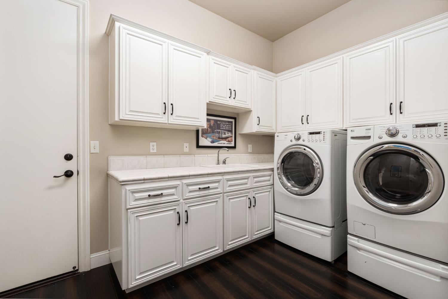 1353 E Saint James Cir, Fresno, CA 93720