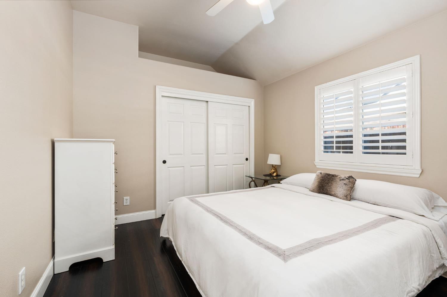 1353 E Saint James Cir, Fresno, CA 93720