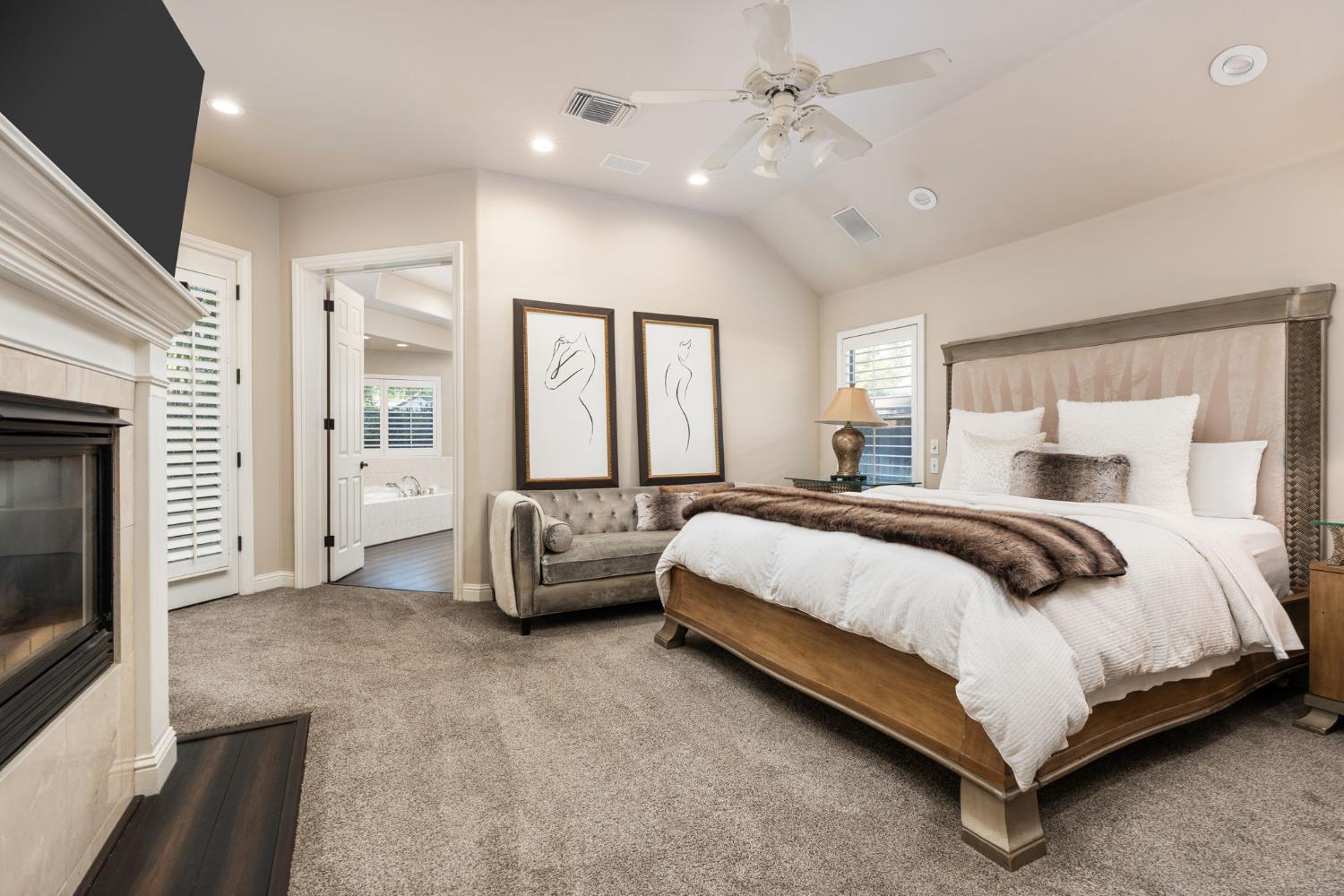 1353 E Saint James Cir, Fresno, CA 93720