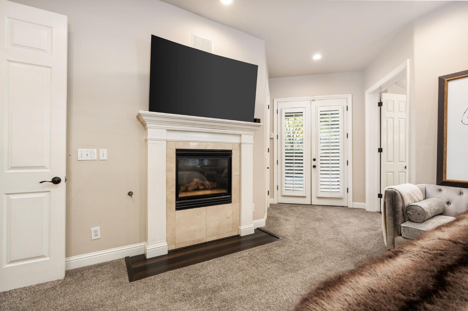 1353 E Saint James Cir, Fresno, CA 93720