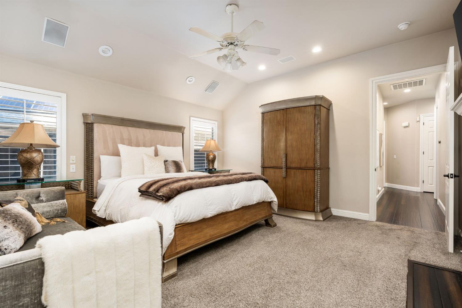 1353 E Saint James Cir, Fresno, CA 93720