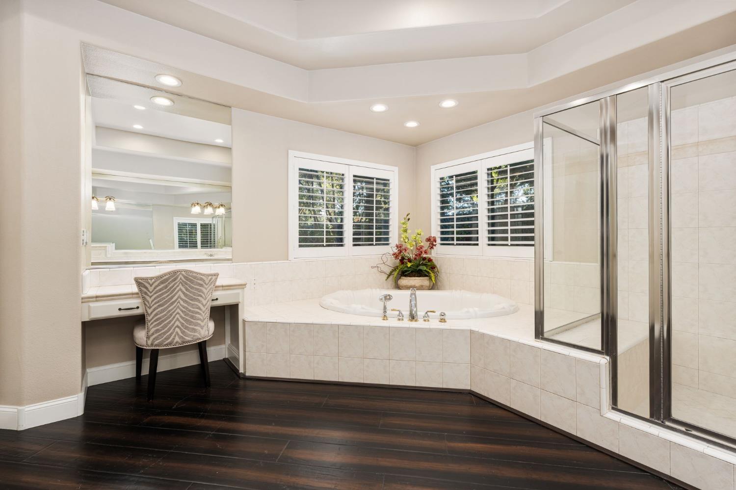 1353 E Saint James Cir, Fresno, CA 93720