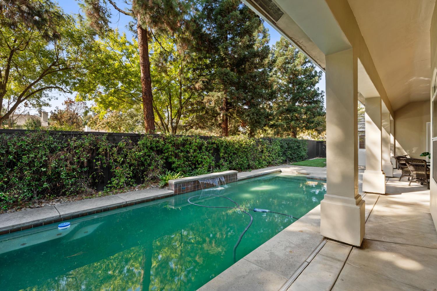 1353 E Saint James Cir, Fresno, CA 93720