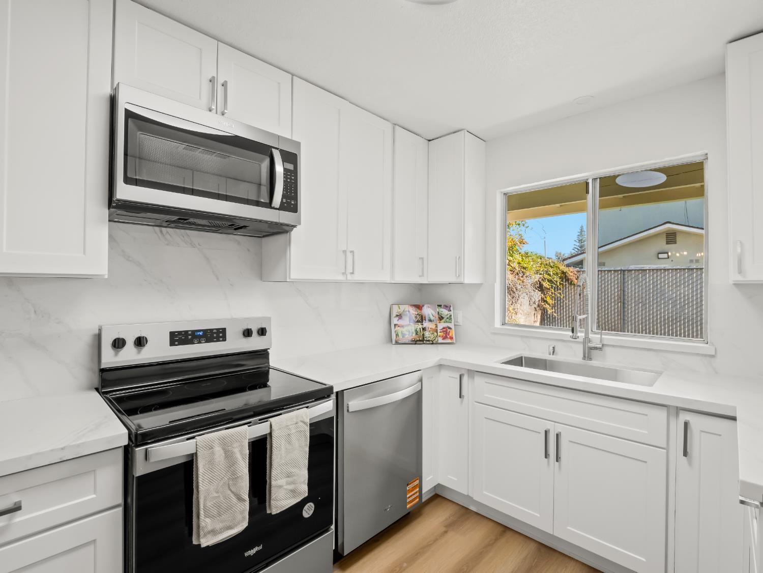 2012 N Laureen Ave, Fresno, CA 93703