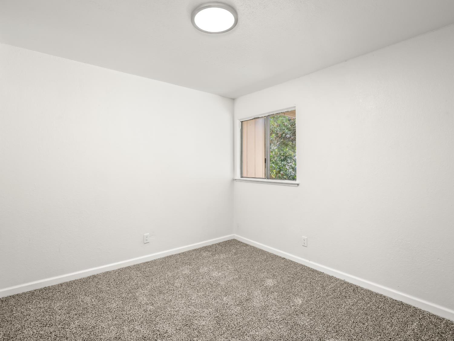 2012 N Laureen Ave, Fresno, CA 93703