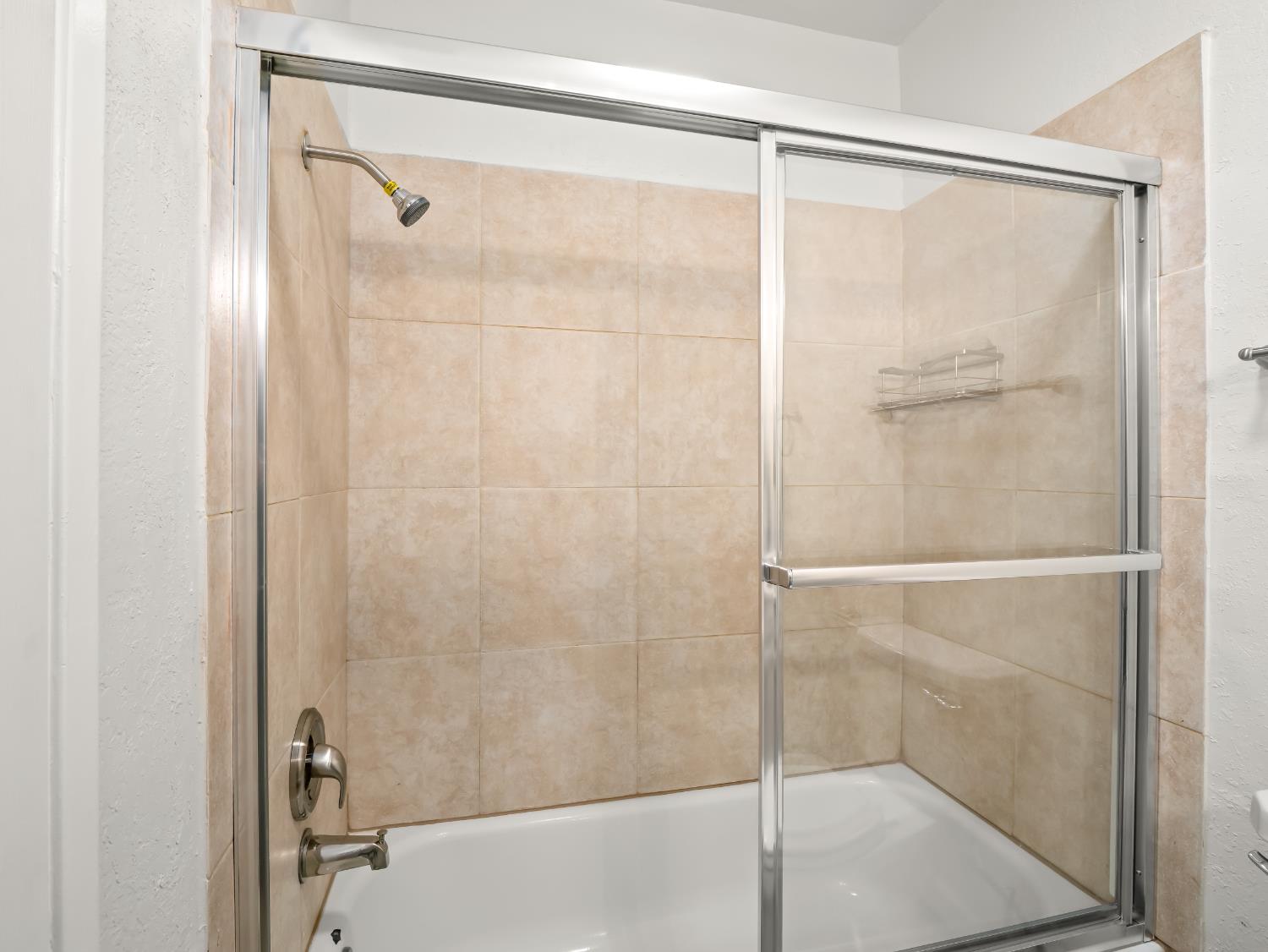 2012 N Laureen Ave, Fresno, CA 93703