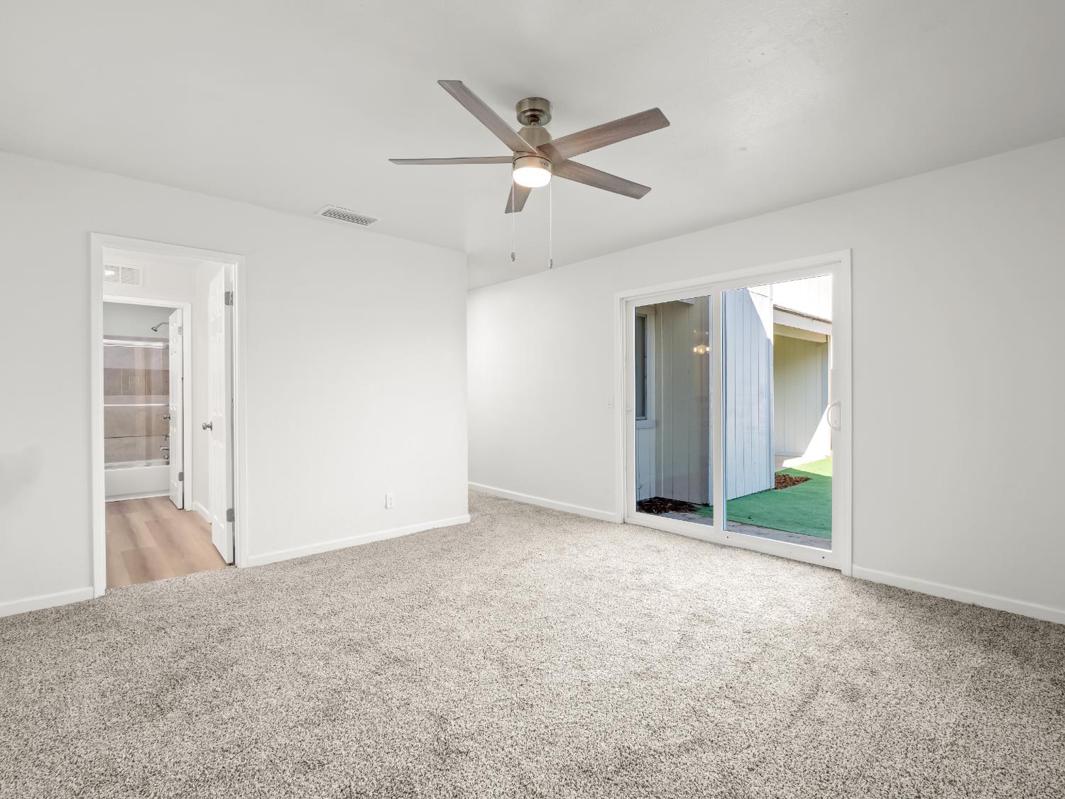 2012 N Laureen Ave, Fresno, CA 93703