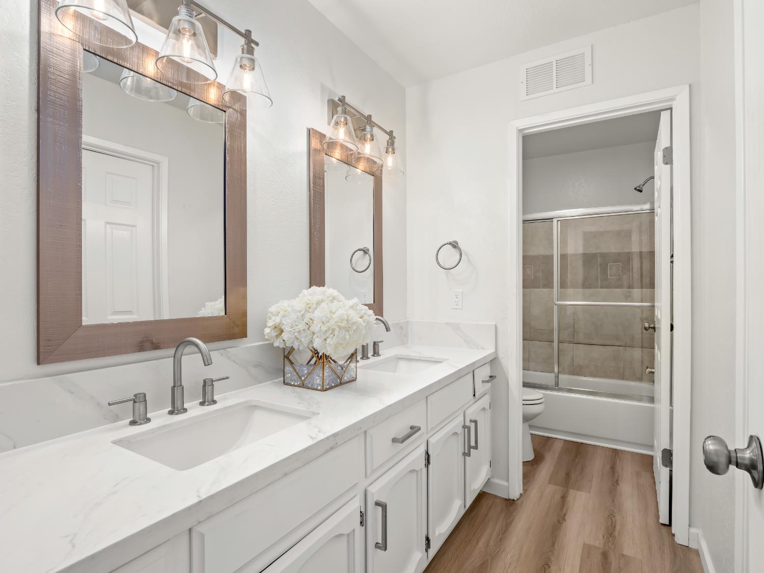 2012 N Laureen Ave, Fresno, CA 93703