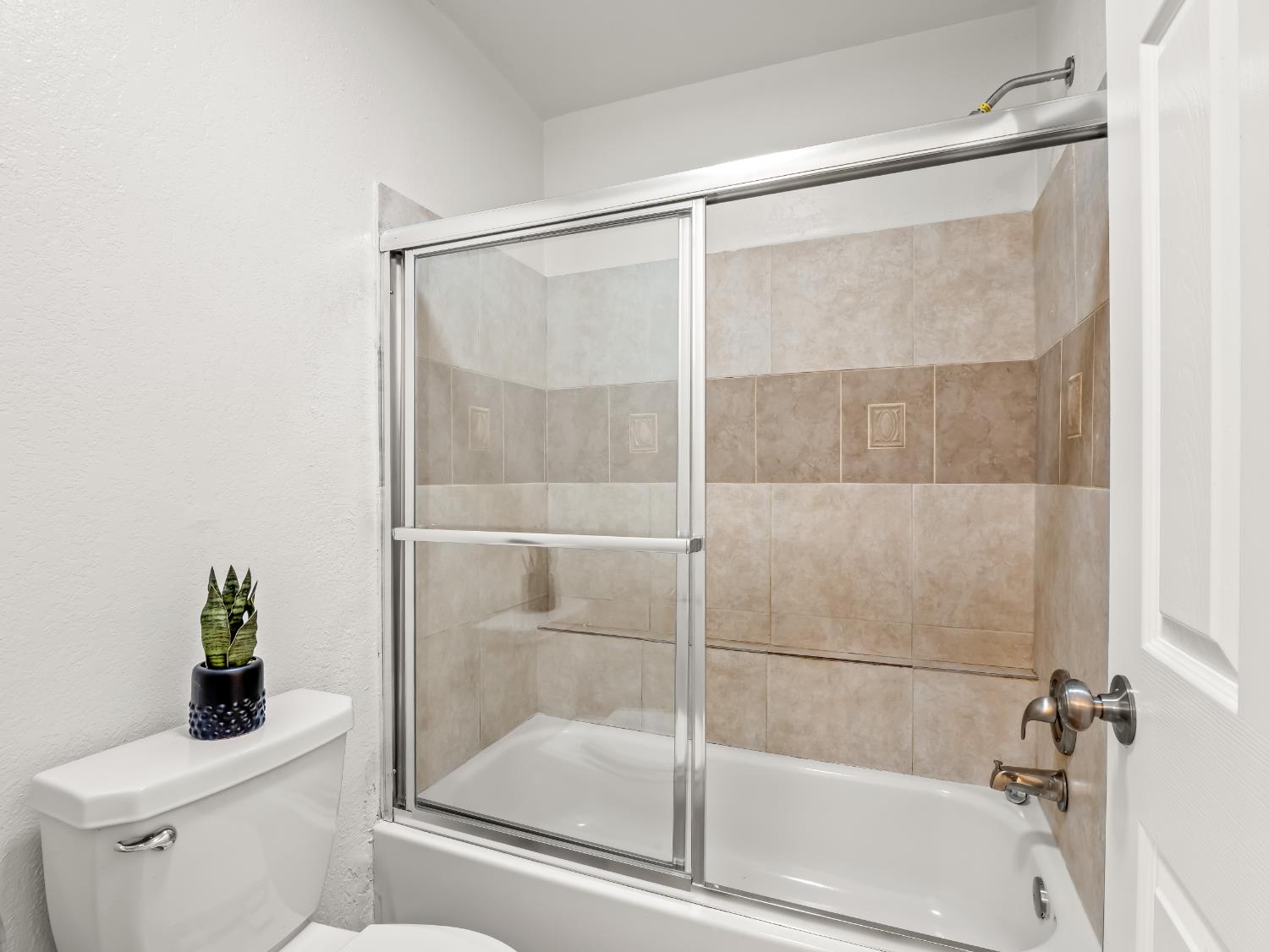 2012 N Laureen Ave, Fresno, CA 93703